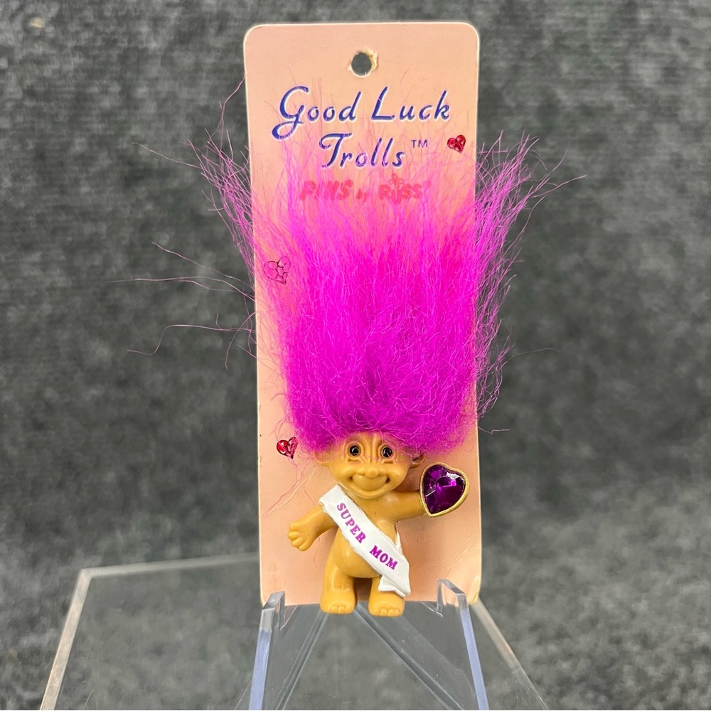 Vintage Super Mom 1.5” Purple Russ Troll Pin - New On Card #19020